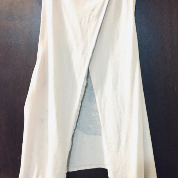 “Graphic” Tank Tee Skull - Picture 7 of 9